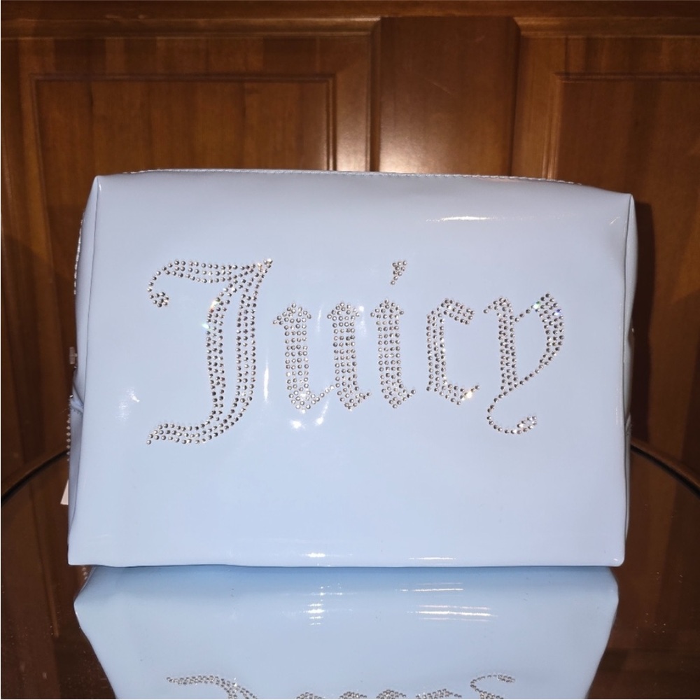 NWOT Juicy couture make up cosmetic patent pale/baby blue